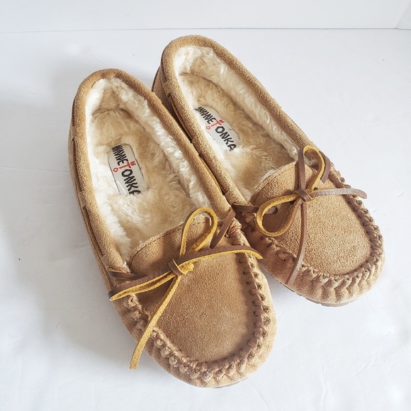 Minnetonka Shoes - Minnetonka Faux Fur Lined Moccasins - Size 5
